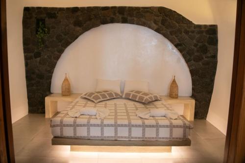 Ένα ή περισσότερα κρεβάτια σε δωμάτιο στο Luxe Efis Home Sea View 4 Villas & 4 Prive Jacuzzi