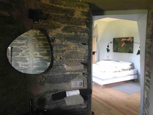 Ένα ή περισσότερα κρεβάτια σε δωμάτιο στο Château au bord de la mer