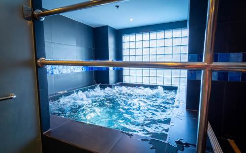 a large tub filled with water in a bathroom at 1898 Hotel Colonia En Las Filipinas in Manila