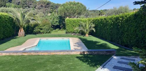 Meublé 2P 40 m2 dans villa avec piscine à Vallauris, 4 km de la mer