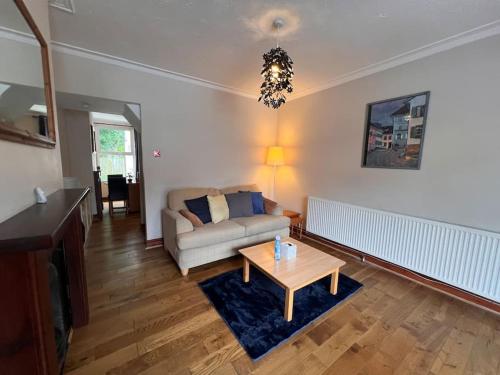 Posezení v ubytování Stylish City Centre Home