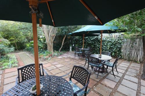 Un jardín fuera de Evergreen Manor and Spa
