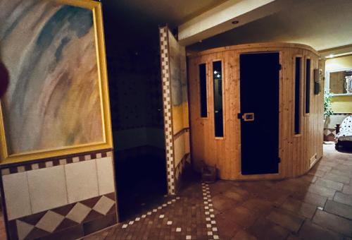 a hallway with a door and a painting on the wall at Hotel Ostseeblick - direkt hinter den Dünen in Ostseebad Karlshagen