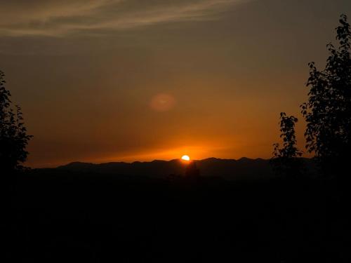 Amanecer o atardecer desde la casa de huéspedes o alrededores