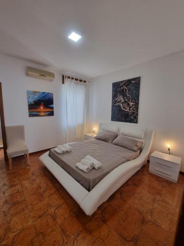 Postel nebo postele na pokoji v ubytování Aradeo apartments