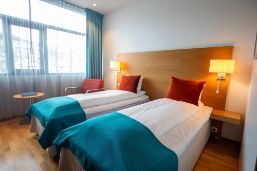a hotel room with two beds and a window at Quality Hotel Ulstein in Ulsteinvik