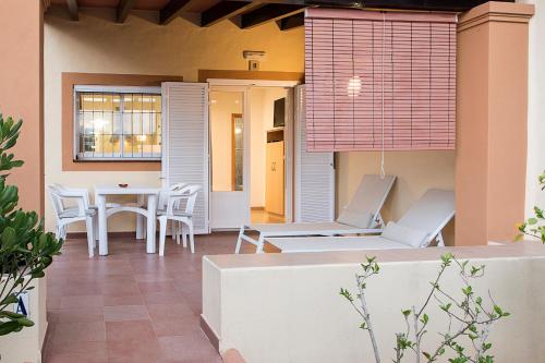 a patio with a table and chairs on a house at Ca Sa Vilda in Es Pujols