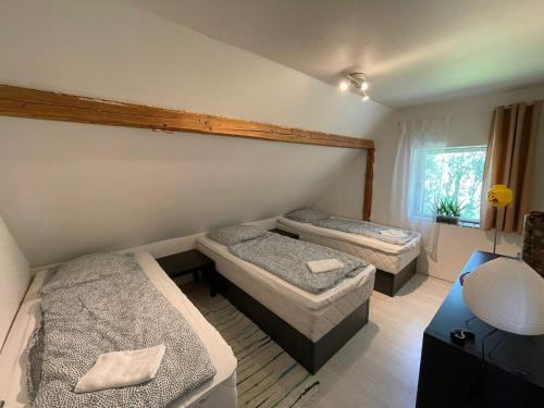 Postel nebo postele na pokoji v ubytování Billund Travelling Sun