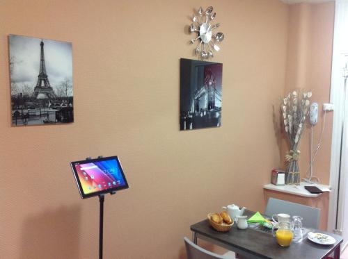 Μια τηλεόραση ή/και κέντρο ψυχαγωγίας στο Hotel de la Paix