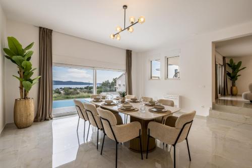 New Villa Coco Maison with heated infinity pool