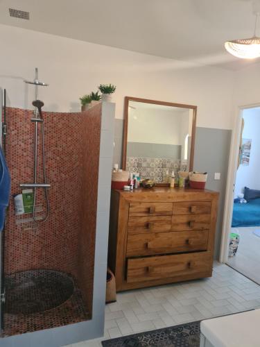 Ένα μπάνιο στο Maison proche mer Saint raphael