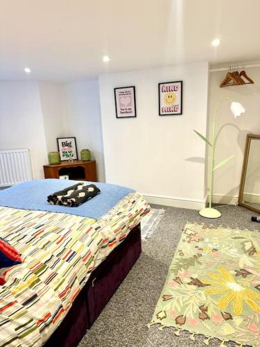 a bedroom with a bed and a rug at Love St Leonards Flat in St. Leonards