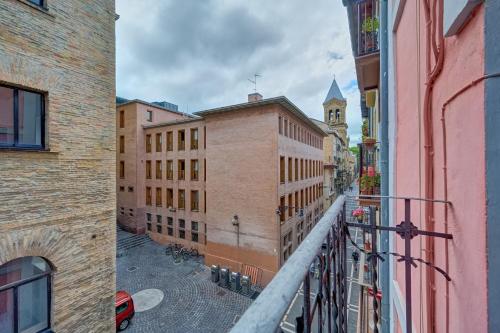 desde el balcón de un edificio en Casa Ana Mari I by Clabao, en Pamplona