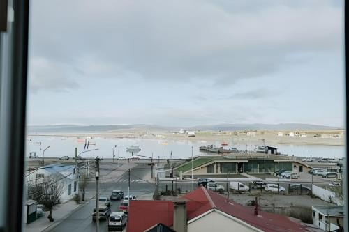 - une vue sur un port avec une étendue d'eau dans l'établissement Nona Kate, à Ushuaia