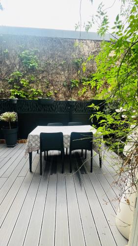 Photo de la galerie de l'établissement Apartment with terrace for 2 to 4 people, à Boulogne-Billancourt
