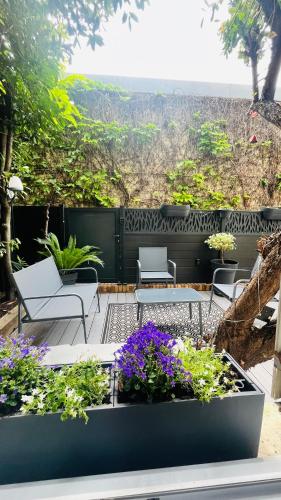 Photo de la galerie de l'établissement Apartment with terrace for 2 to 4 people, à Boulogne-Billancourt