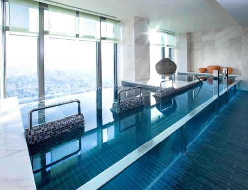 Bazén v ubytování Mandarin Oriental, Tokyo nebo v jeho okolí