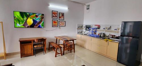 Køkken eller tekøkken på Heritage Wooden Homestay