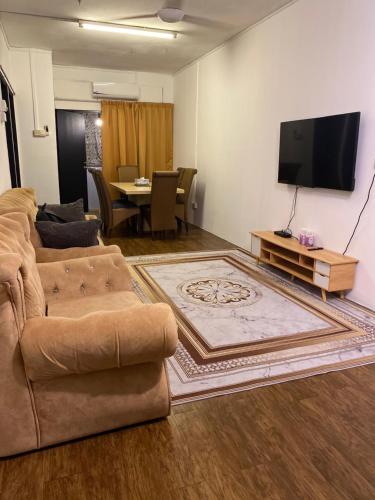 Televisyen dan/atau pusat hiburan di Homestay Syahezzie Two