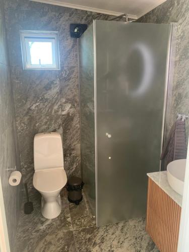 Ένα μπάνιο στο Bryggstuga med privat bastu
