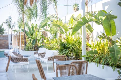 Taman di luar CasaStavris - Aparts & Pool Suites