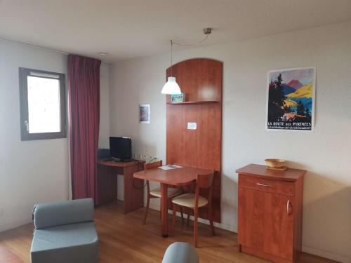 Studio cosy avec terrasse, parking couvert, piscine, salle de fitness, proche pistes - Accepte animaux - FR-1-404-253