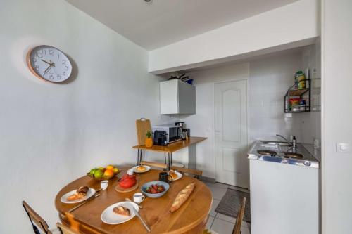 Η κουζίνα ή μικρή κουζίνα στο GuestReady - Bel Apt à 6 min du métro Gare Du Nord