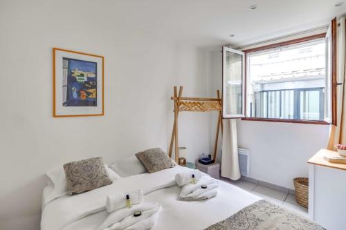 Ένα ή περισσότερα κρεβάτια σε δωμάτιο στο GuestReady - Bel Apt à 6 min du métro Gare Du Nord