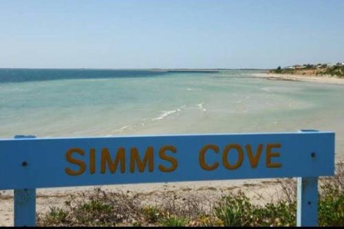 a sign that reads mimms cove next to a beach at Ela meine 'Come stay' in Port Moonta