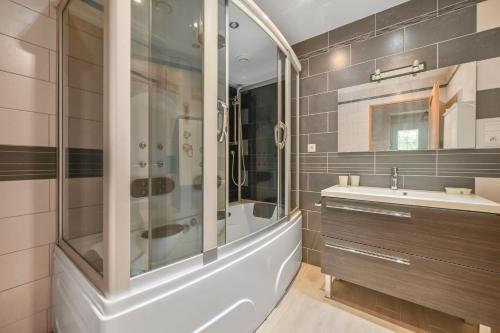 a bathroom with a shower and a sink and a tub at La Coquette - Maison 10p - Paris & Disney in Champigny-sur-Marne