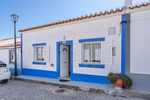 a blue and white house with a door at Casa O Cantinho Algarvio in Odeceixe