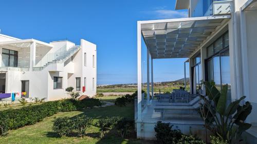 a view of the front of a house at Ferienwohnung Azur Paradies Nordzypern in Küçükerenköy