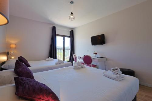 Hotel & Restaurant Perla Rivieraにあるベッド