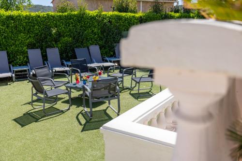 Hotel & Restaurant Perla Rivieraにある庭