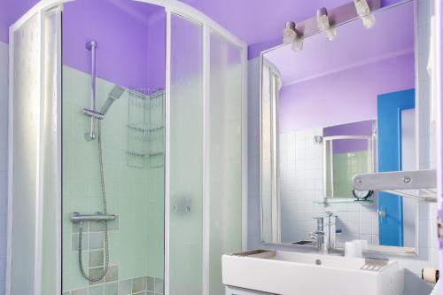 a bathroom with a shower and a sink and a mirror at Concarneau - 300m des plages in Concarneau