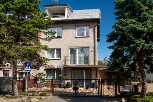 Το κτήριο όπου στεγάζεται  το διαμέρισμα