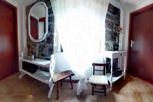 Historic Stone House KATI Perfect Family Retreat With Garden BBQ And Picturesque Landscapes