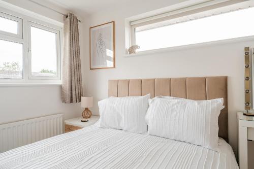 Ένα ή περισσότερα κρεβάτια σε δωμάτιο στο Cosy Retreat Near New Forest