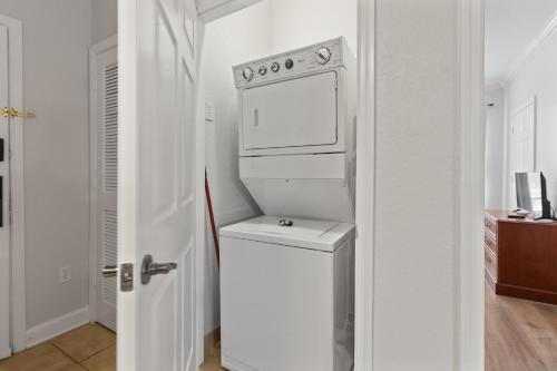 Near Disney w/ pool-3BR/2BA-Spacious & Cozy Condo photo 37