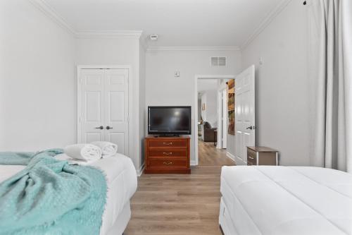 Near Disney w/ pool-3BR/2BA-Spacious & Cozy Condo photo 24