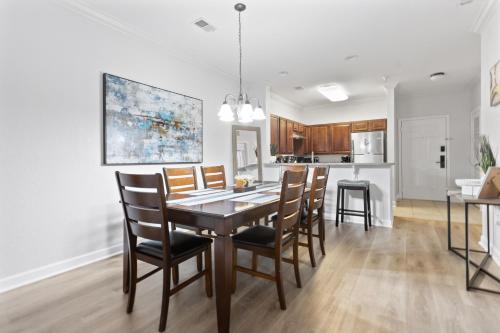 Near Disney w/ pool-3BR/2BA-Spacious & Cozy Condo photo 6