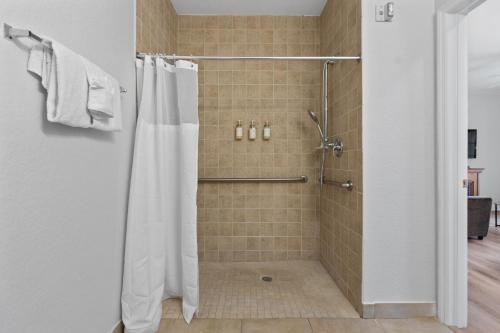 Near Disney w/ pool-3BR/2BA-Spacious & Cozy Condo photo 33