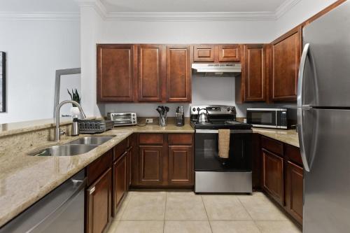 Near Disney w/ pool-3BR/2BA-Spacious & Cozy Condo photo 15