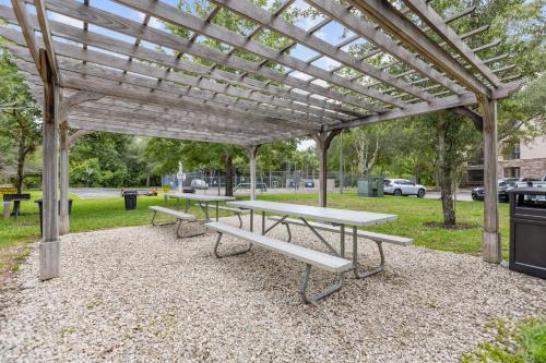 Near Disney w/ pool-3BR/2BA-Spacious & Cozy Condo photo 50