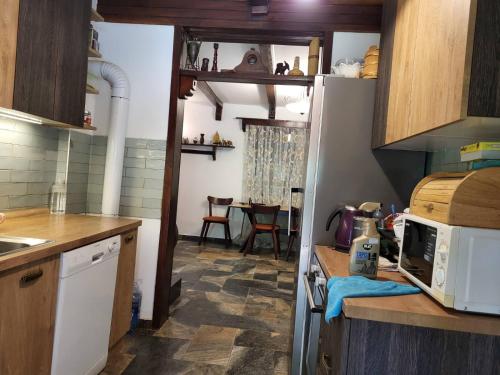 Una cocina o cocineta en Šumski raj Lipovica