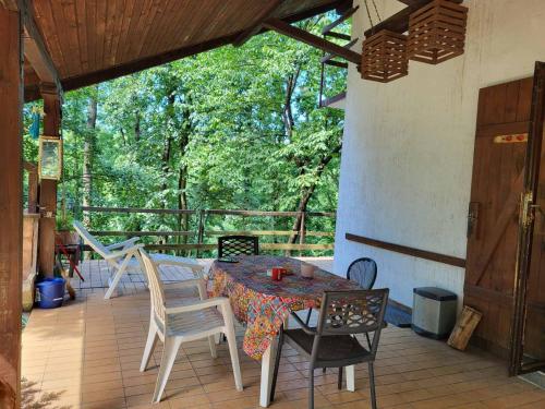 Un balcón o terraza en Šumski raj Lipovica
