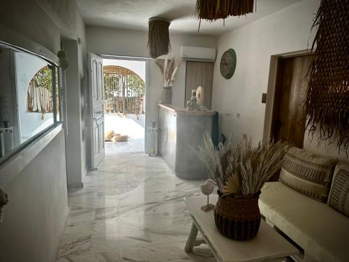 Φωτογραφία από το άλμπουμ του Athina Rooms - Lounge Apartments στην Παροικιά