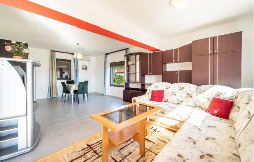 Χώρος καθιστικού στο 1 Bedroom Cozy Apartment In Krusevo