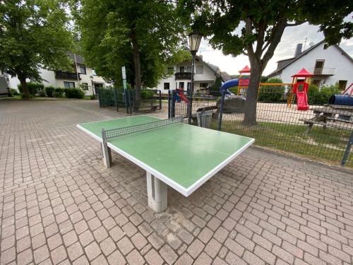 Stolní tenis v ubytování Balkon Zimmer - Apartment nebo okolí