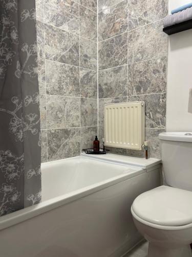 Ένα μπάνιο στο Crescent Apartment - Two bedroom